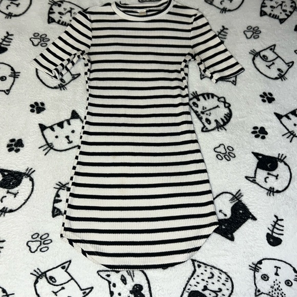 Cute dress with stripes - Picture 1 of 2